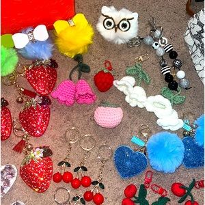 GORGEOUS NEW KEYCHAINS OR POP SOCKETS AMD SO MUCH MORE! YOU GET ONE! ♥️👏♥️